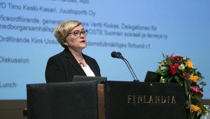 MInister Anu Vehviläinen uppmanar till nytänkande. (Foto: Statsrådet)