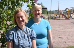 Nea Törnwall och Annika Rajala jobbar gärna utomhus med sina elever.