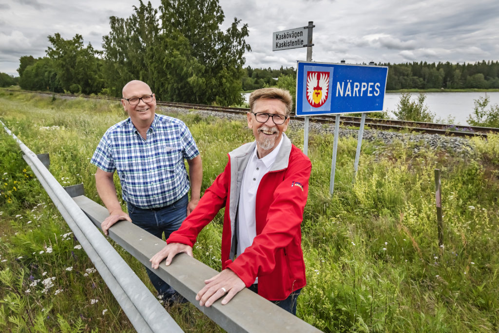 Kommunsammanslagningen mellan Kaskö Två ordförande, två partier och två åsikter i Kaskö. Kari Häggblom till vänxter (SDP) motsätter sig en fusion med Närpes, medan Carl-Gustav Mangs (SFP) är för. 