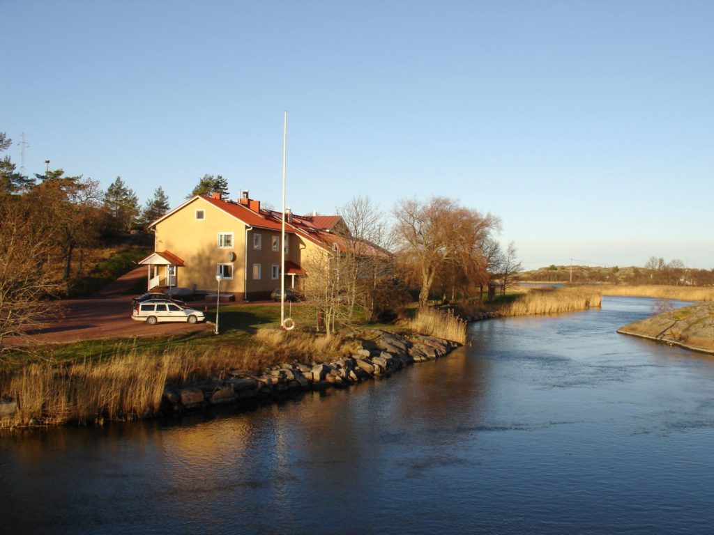 Kökar grundskola i Larlby vid Finnö ström.