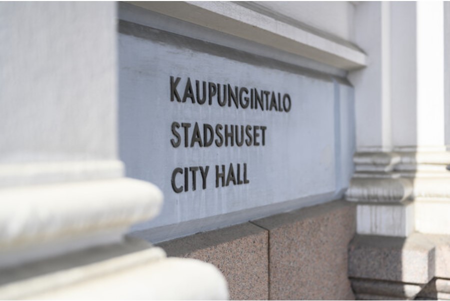 Den offentliga debatten om budgetförhandlingarna i Helsingfors har handlat om pengar men också stadsbornas och de förtroendevaldas insyn i förslagen.